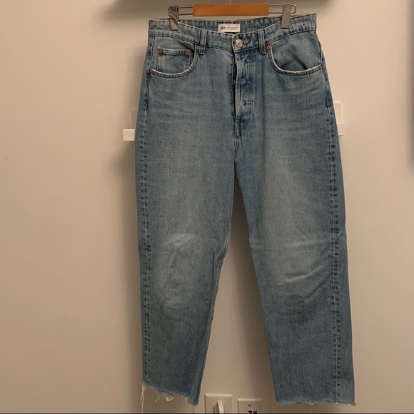 Women’s ZARA High Waisted Light Wash Demin Jeans - Picture 3 of 4
